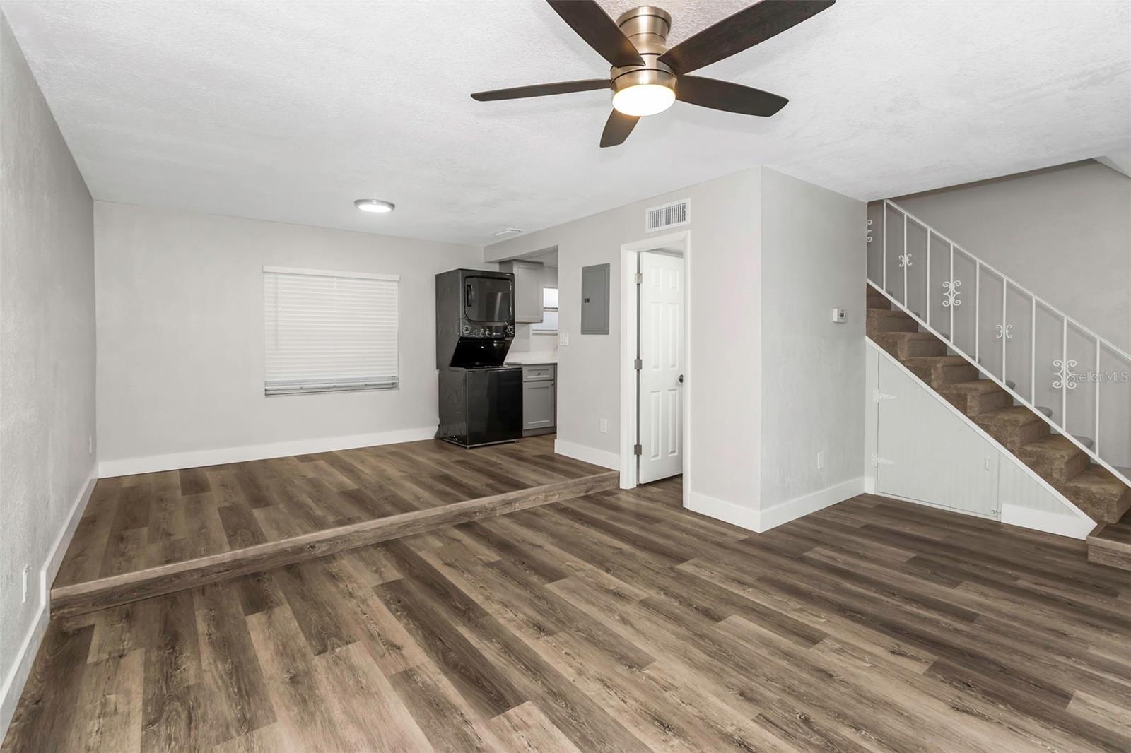Image 5 of 26 For 5645 Townhouse Drive 5645
