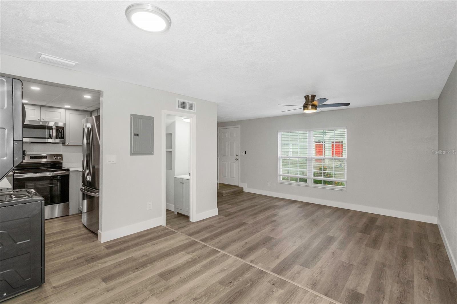 Image 6 of 26 For 5645 Townhouse Drive 5645