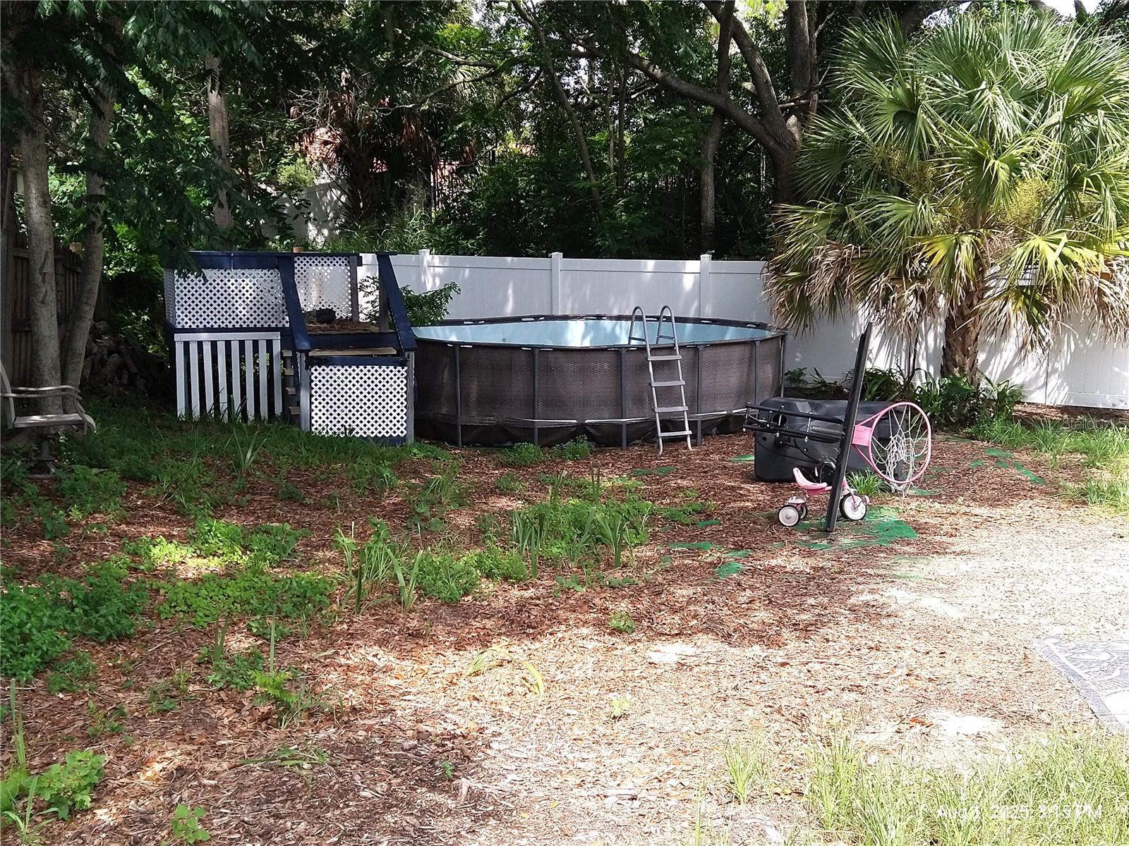 Image 21 of 27 For 12910 College Hill Drive