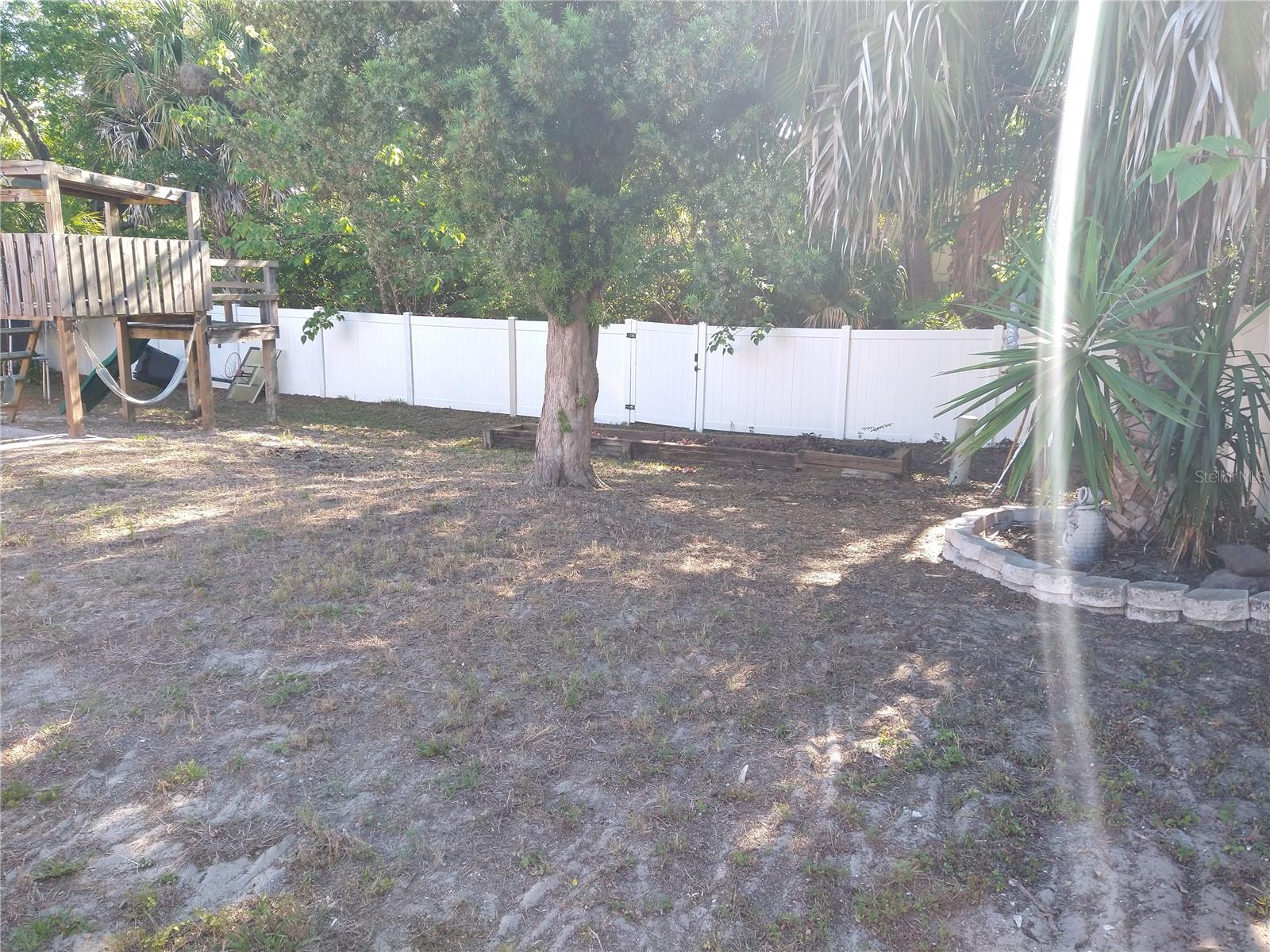 Image 33 of 37 For 12910 College Hill Drive