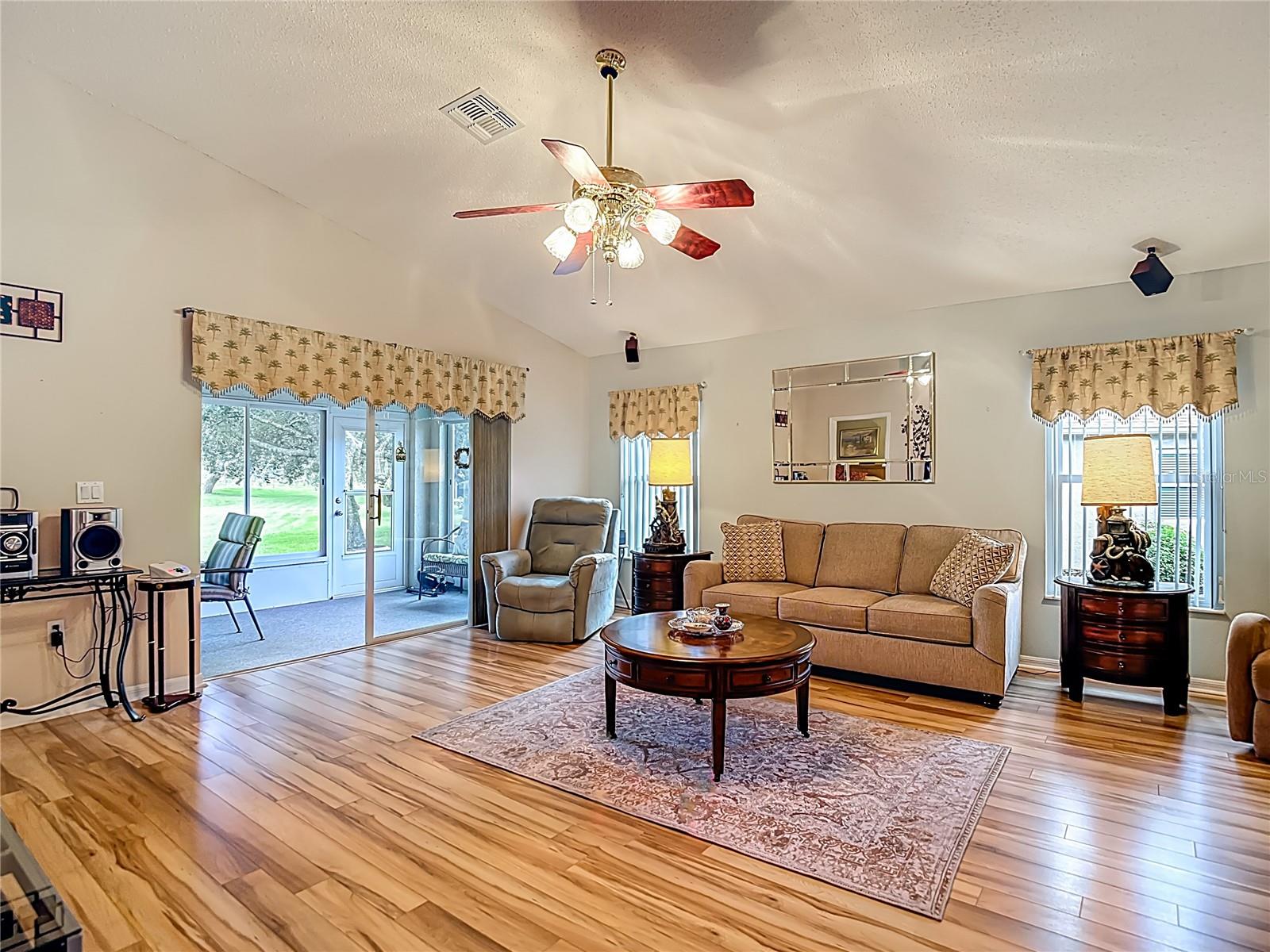 Image 8 of 50 For 232 Center Oak Circle