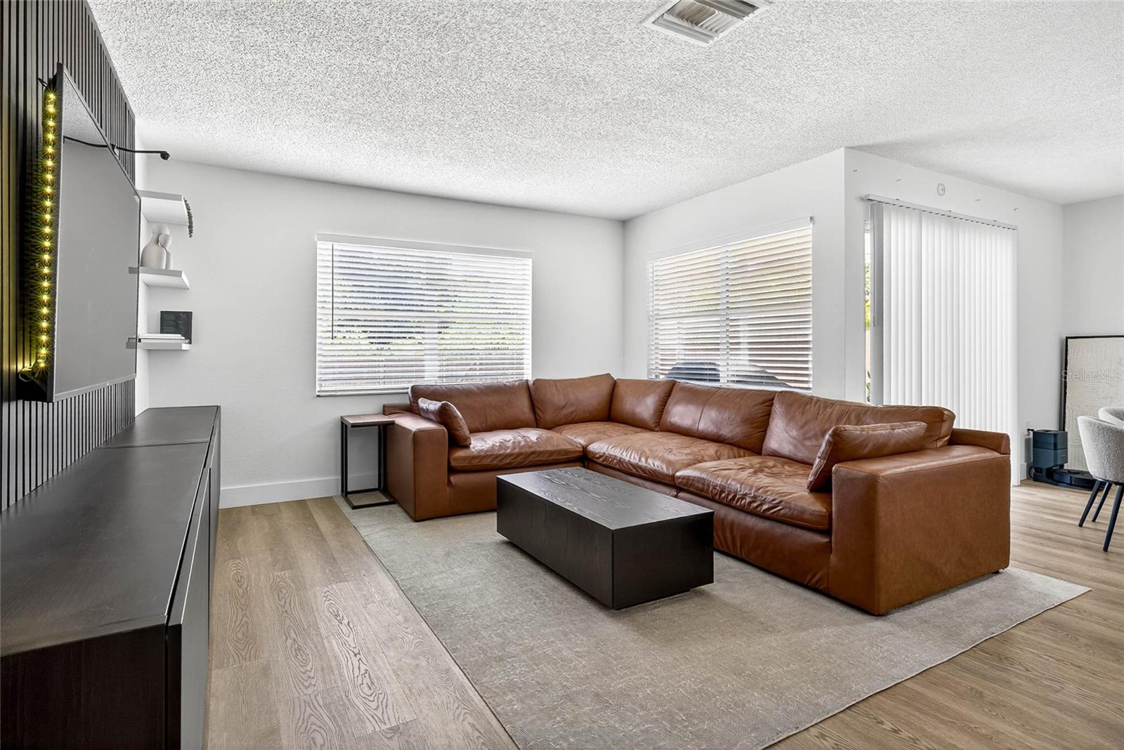 Listing photo id 10 for 7902 Royal Hart Drive