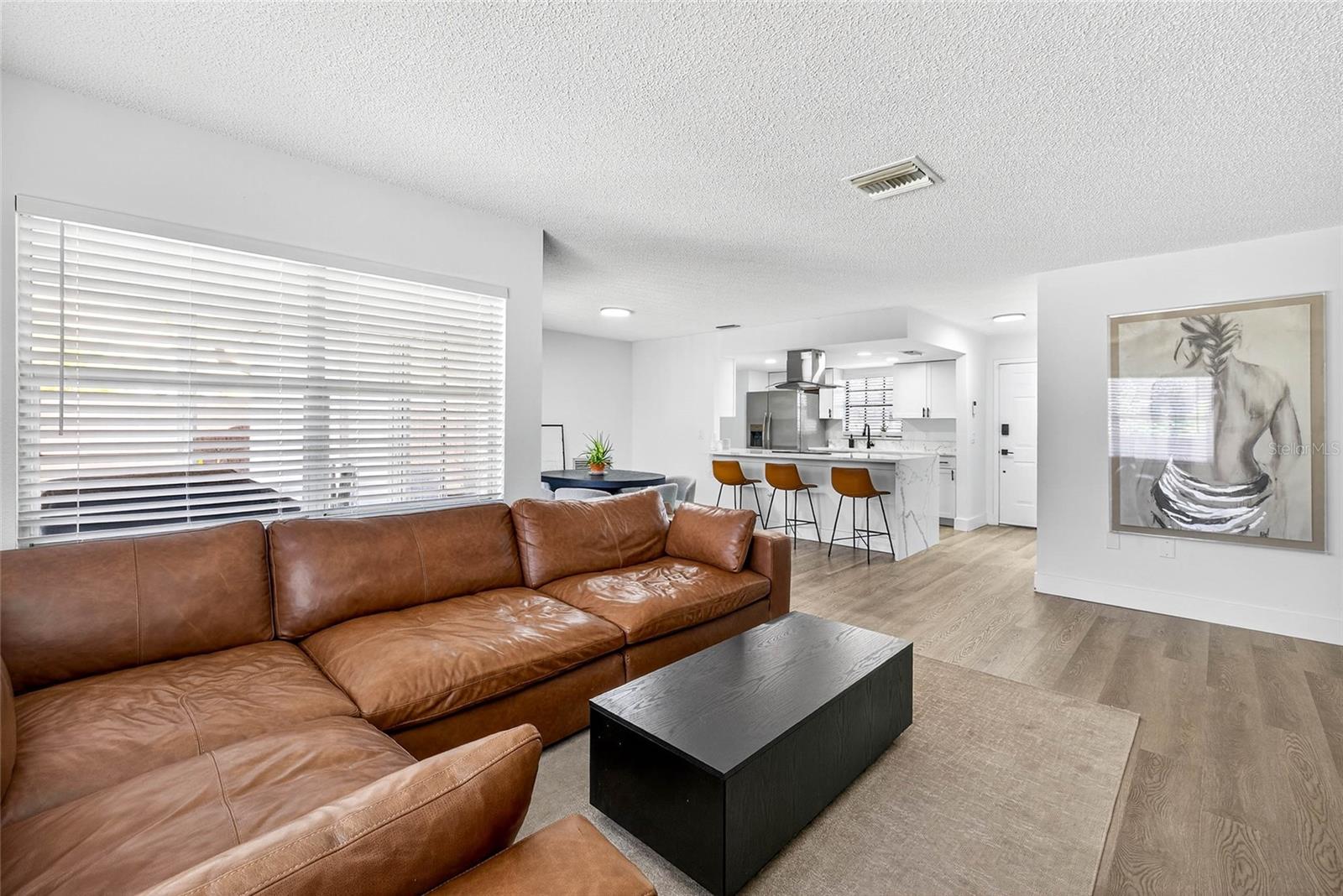 Listing photo id 11 for 7902 Royal Hart Drive