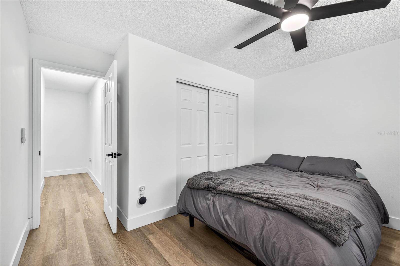 Listing photo id 16 for 7902 Royal Hart Drive