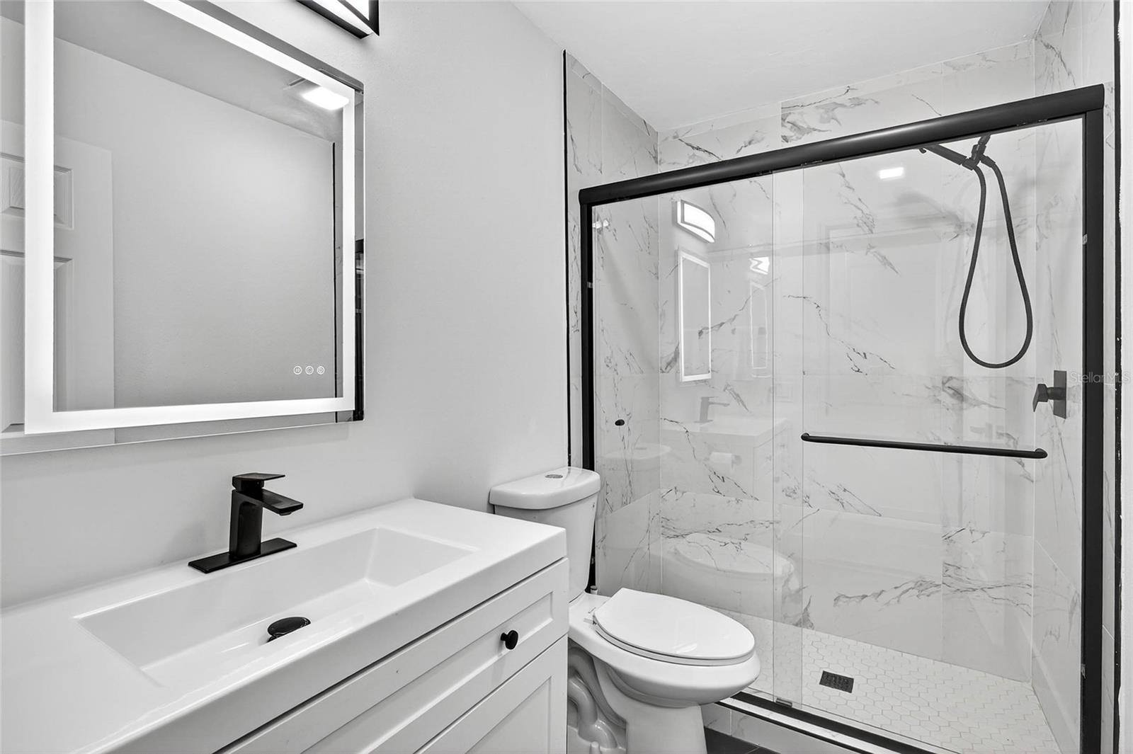 Listing photo id 18 for 7902 Royal Hart Drive