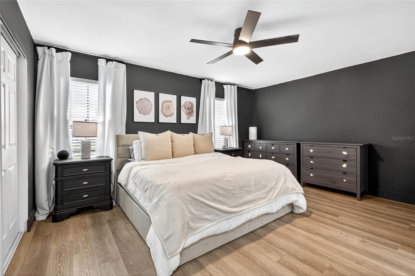 Listing photo id 19 for 7902 Royal Hart Drive