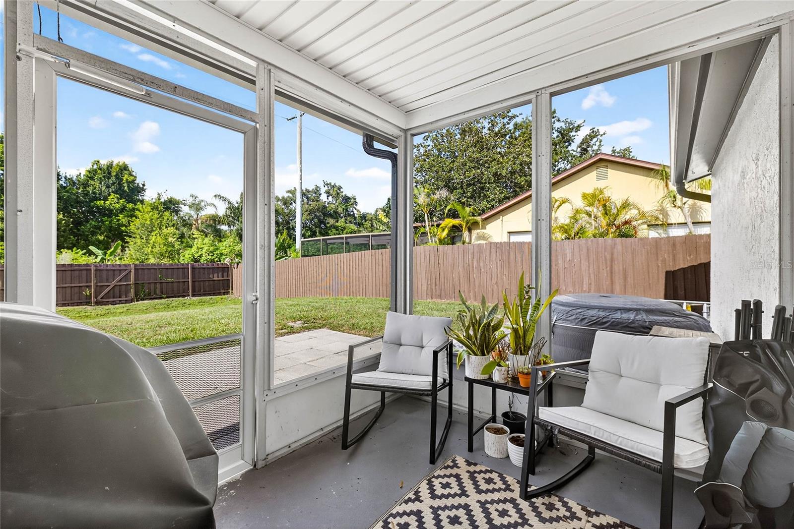 Listing photo id 24 for 7902 Royal Hart Drive