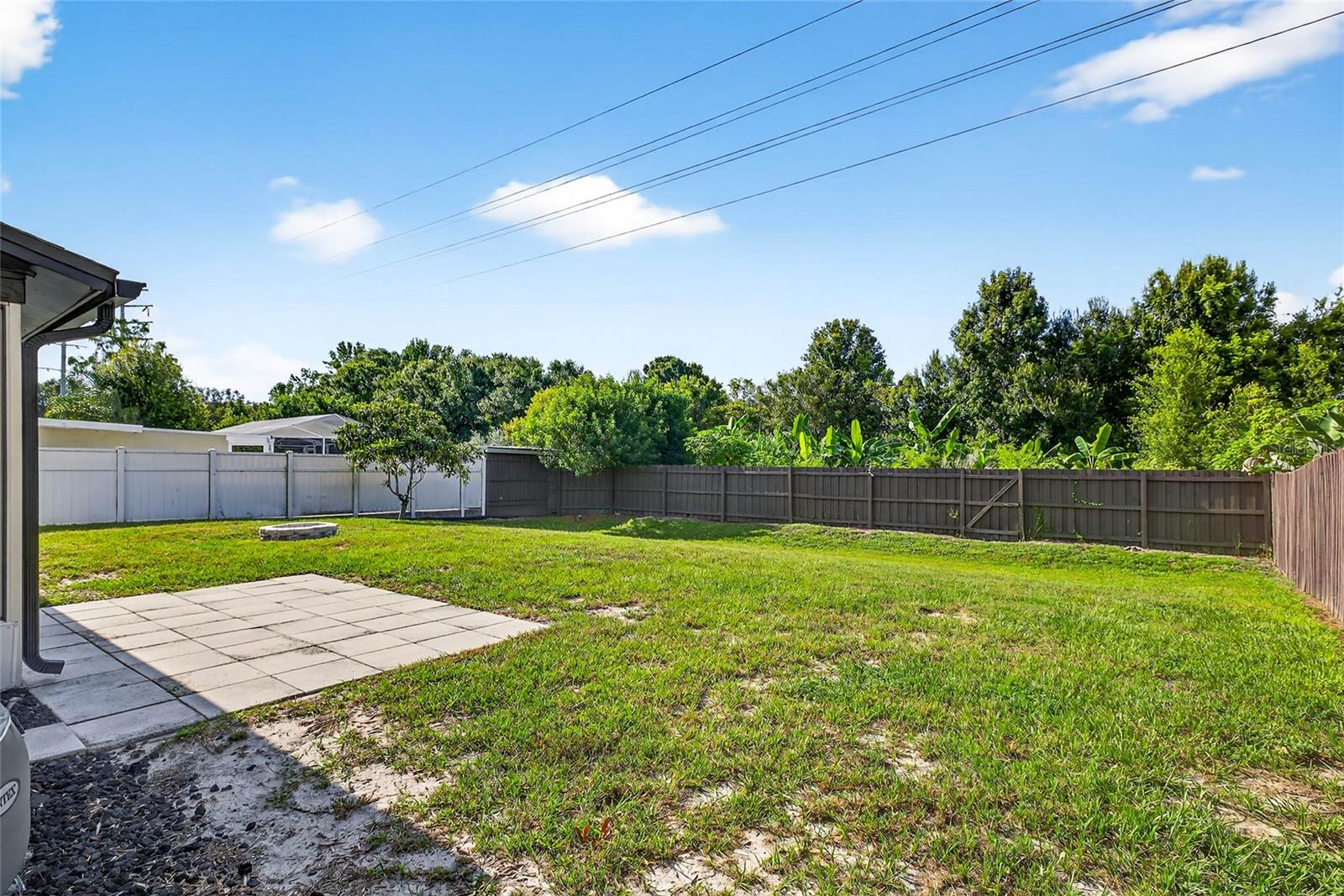 Listing photo id 27 for 7902 Royal Hart Drive