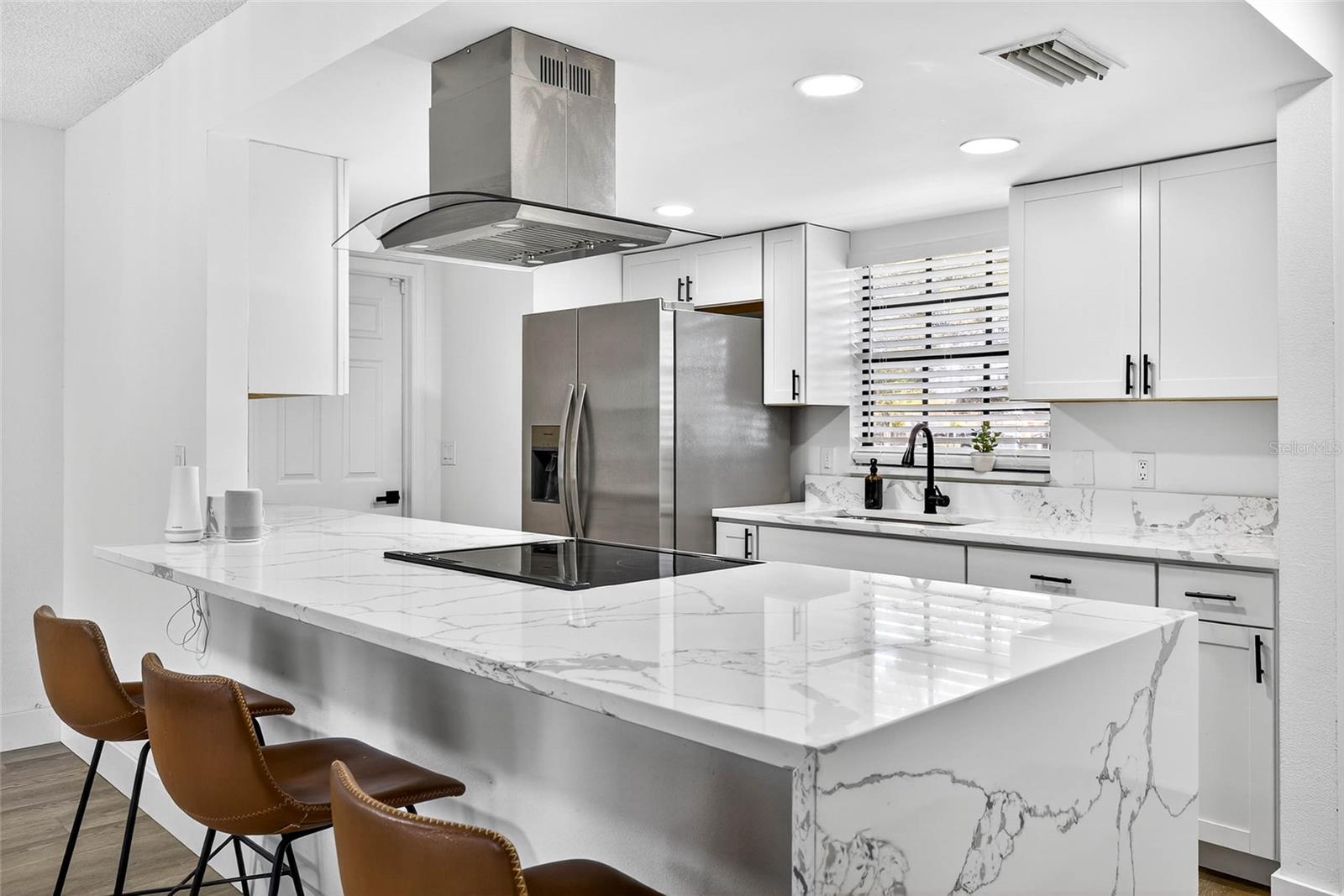 Listing photo id 1 for 7902 Royal Hart Drive