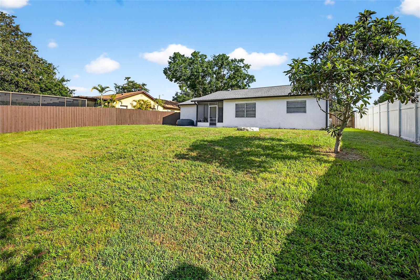Listing photo id 29 for 7902 Royal Hart Drive