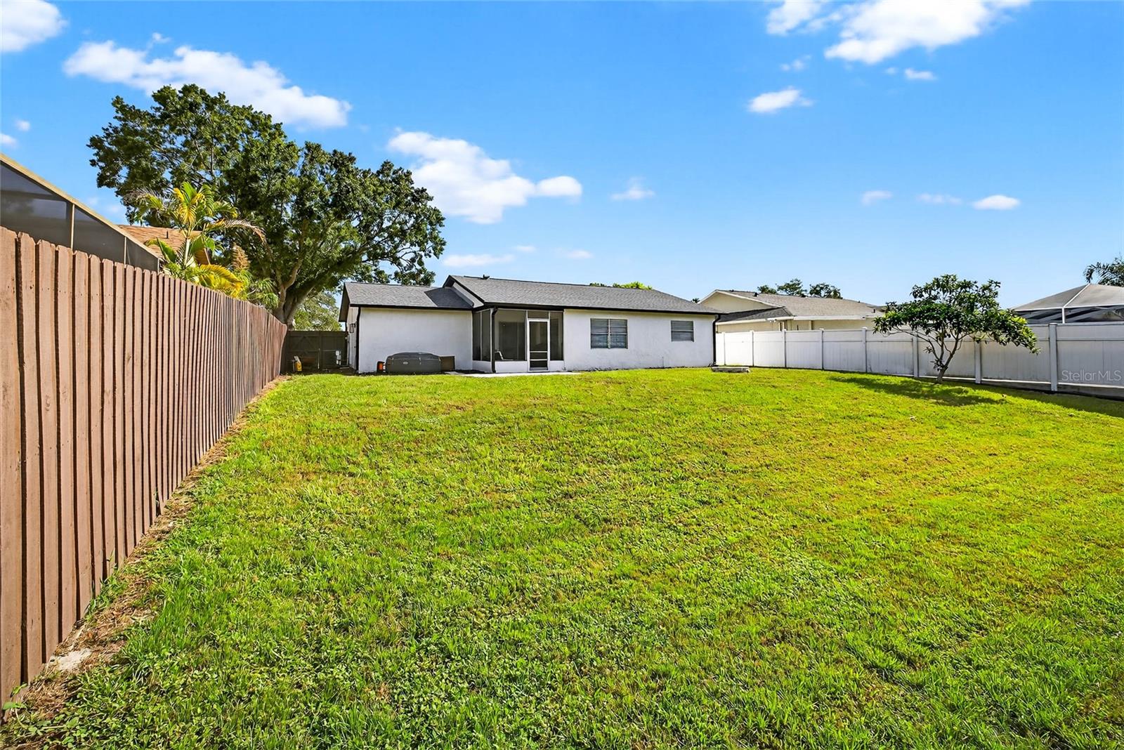 Listing photo id 30 for 7902 Royal Hart Drive