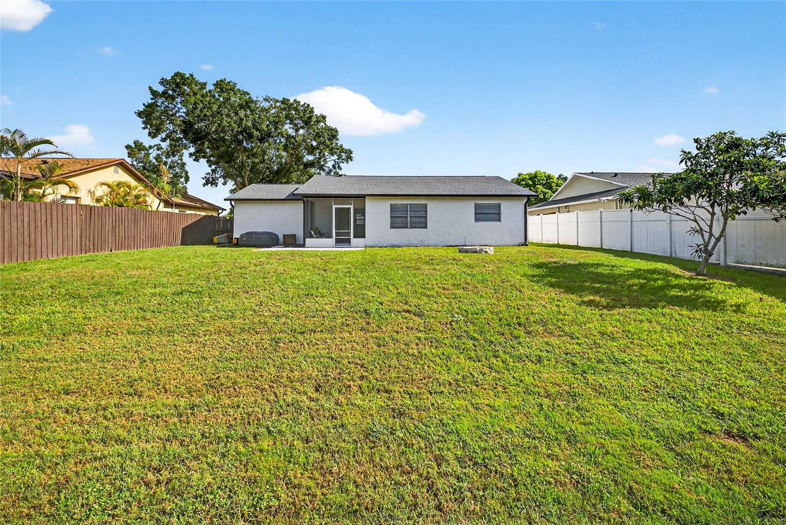 Listing photo id 31 for 7902 Royal Hart Drive