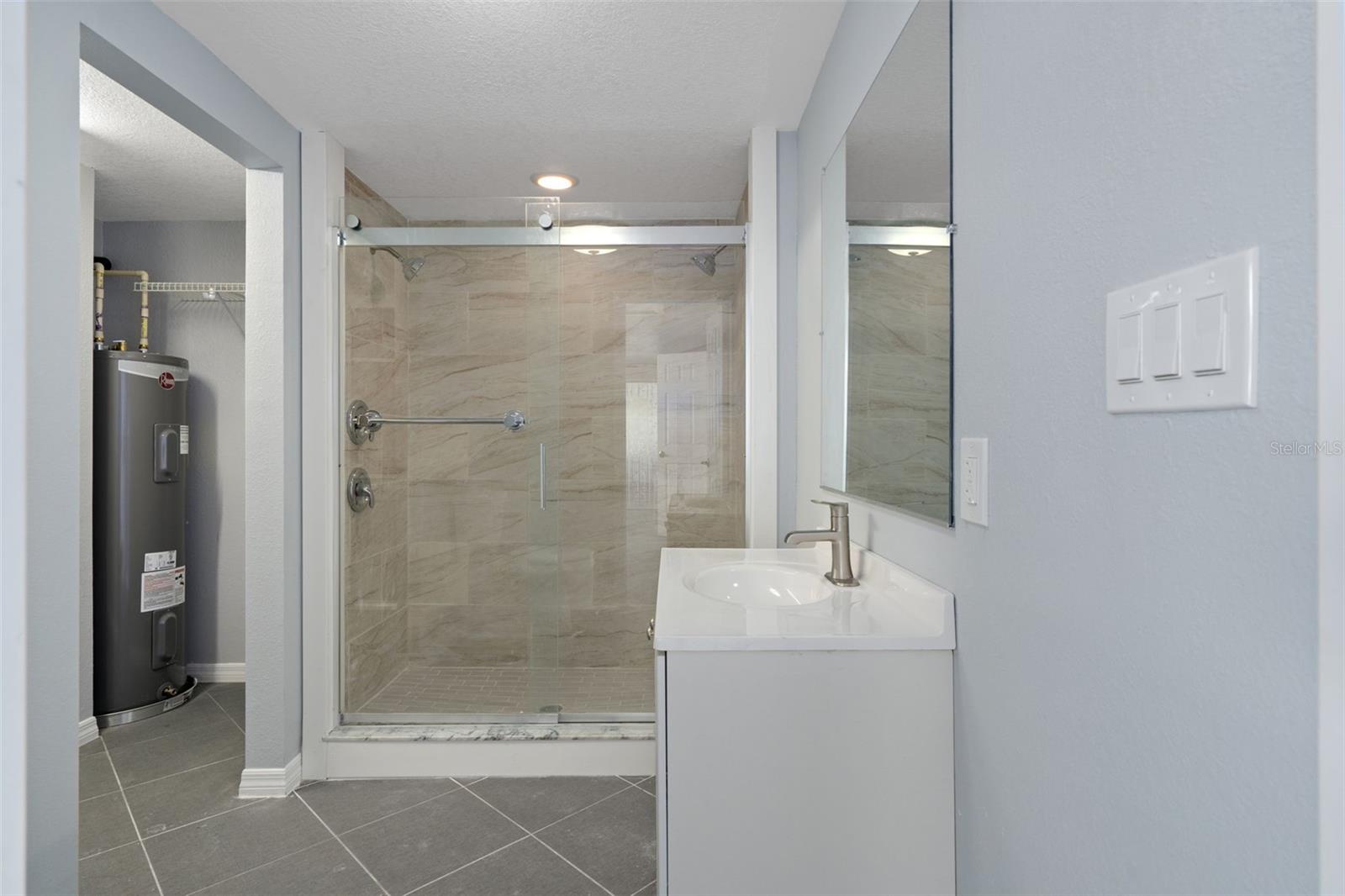Listing photo id 14 for 13621 Jennita Drive