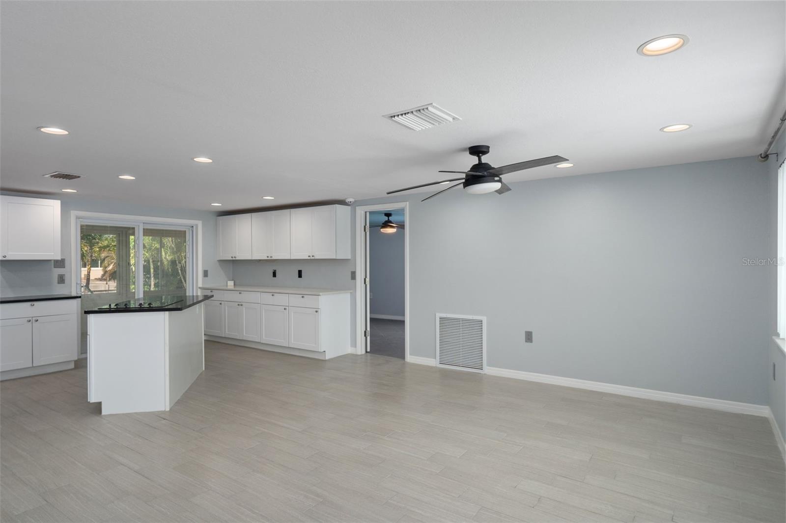 Listing photo id 4 for 13621 Jennita Drive