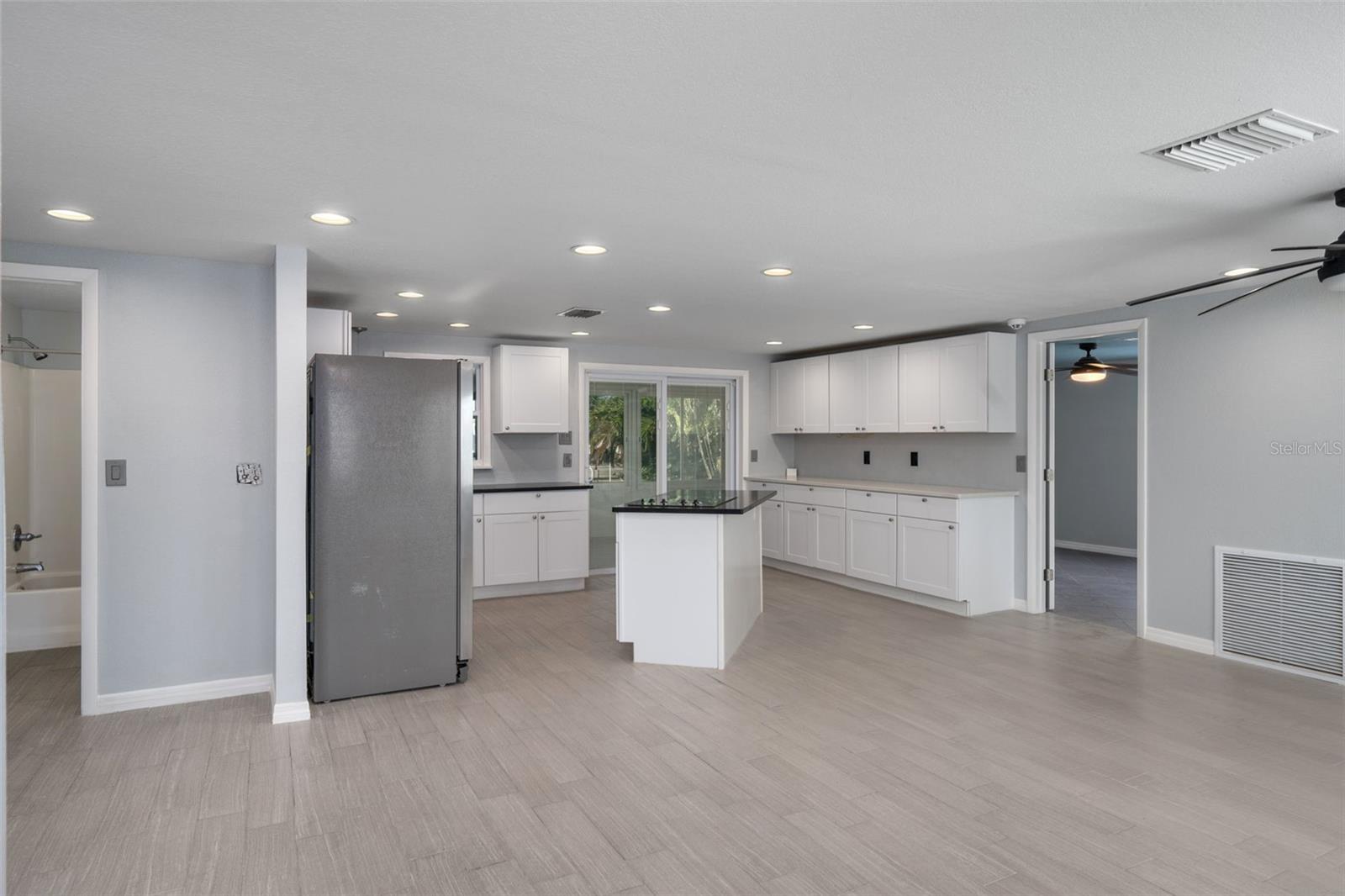 Listing photo id 5 for 13621 Jennita Drive