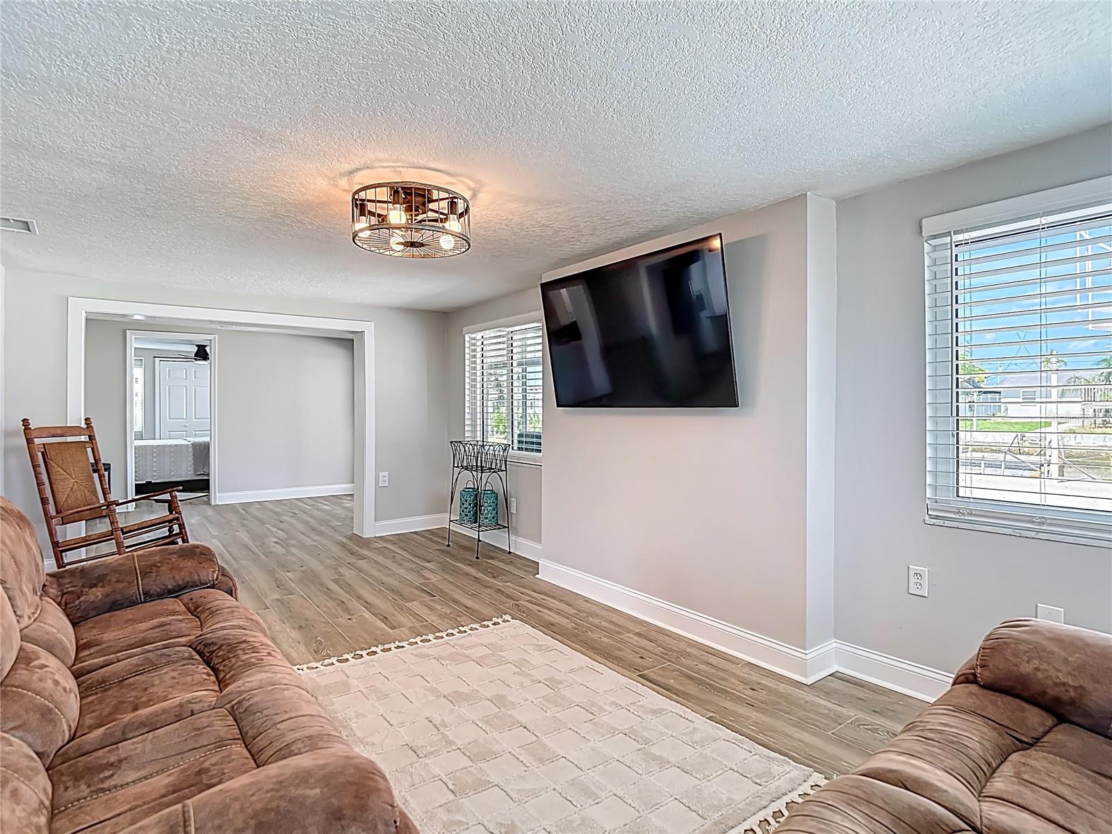 Image 29 of 69 For 13609 Maria Drive