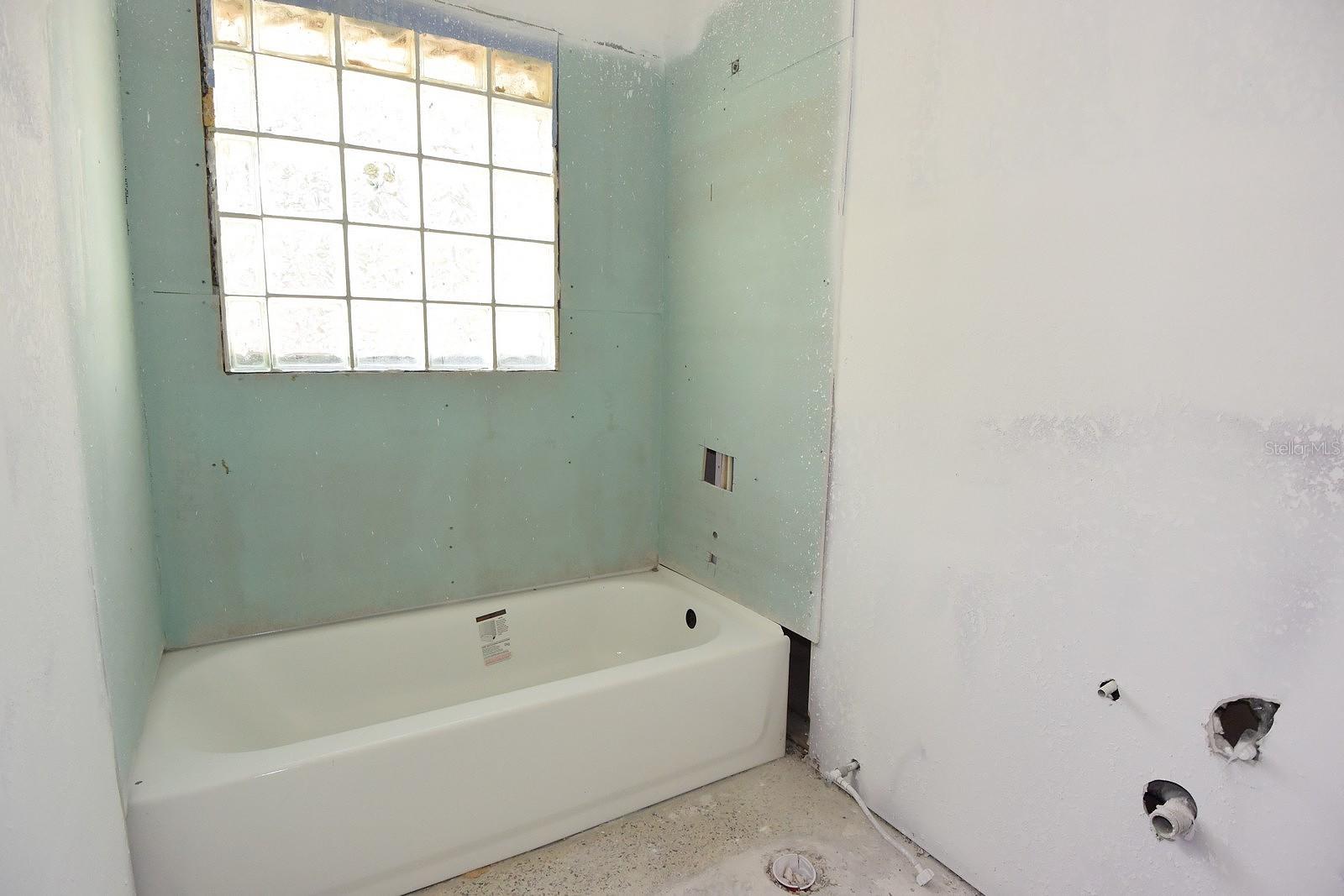 Listing photo id 16 for 2810 Van Buren Street