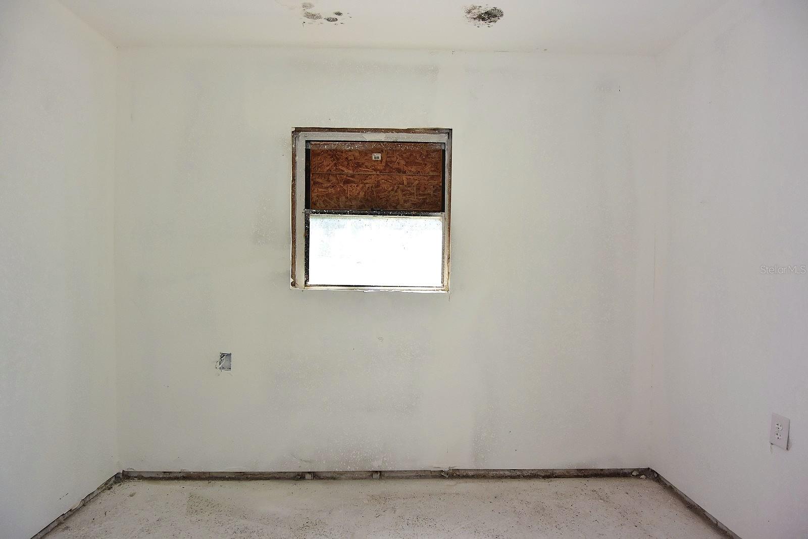 Listing photo id 18 for 2810 Van Buren Street