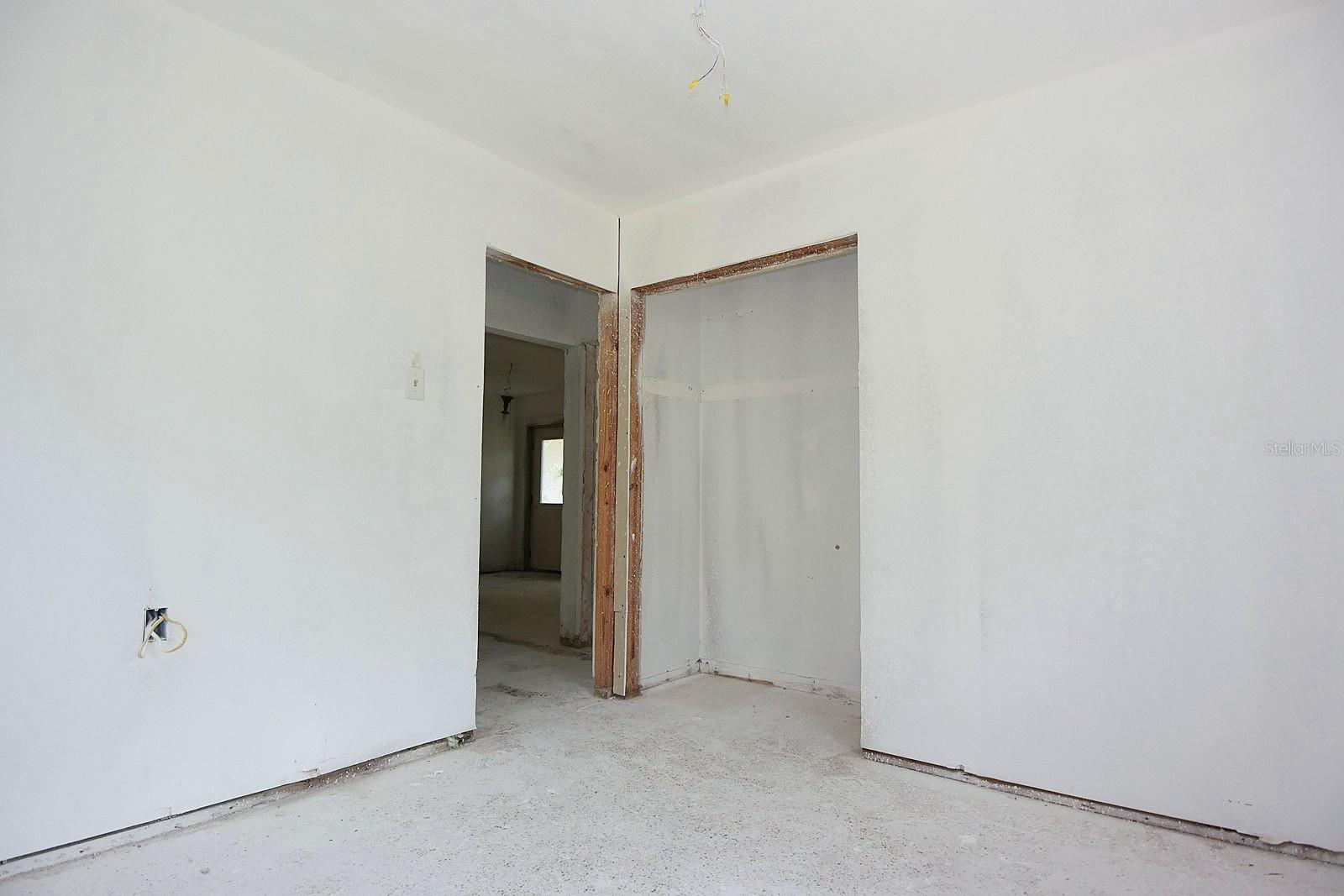 Listing photo id 19 for 2810 Van Buren Street