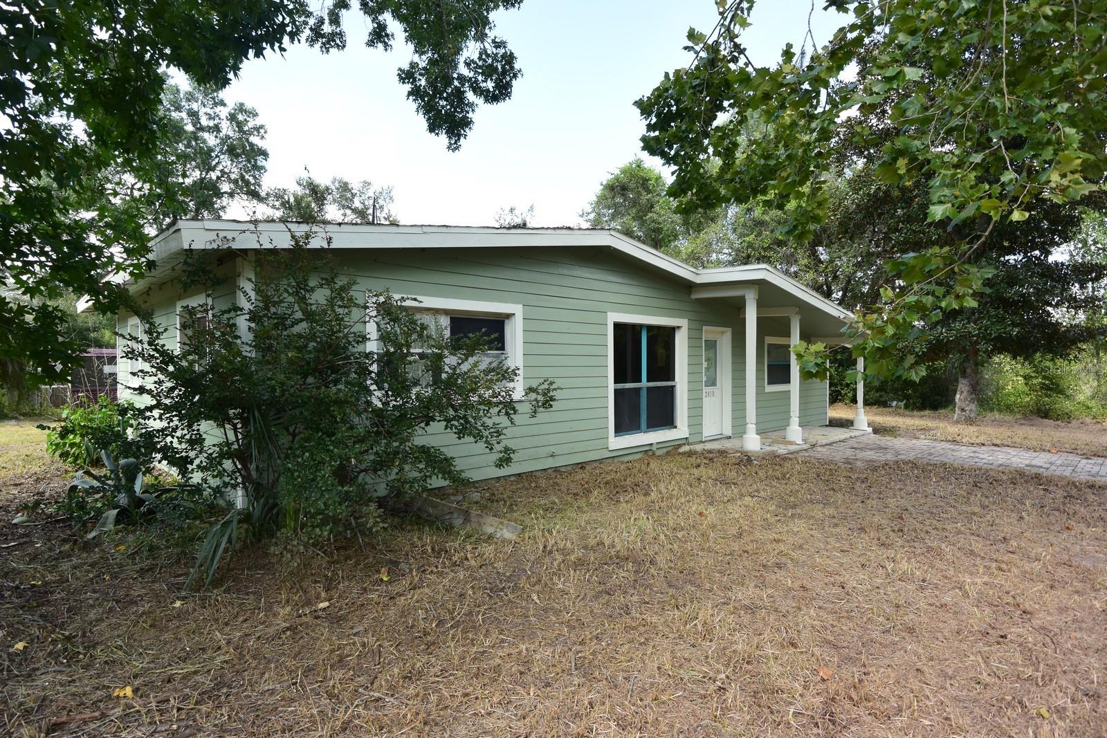 Listing photo id 22 for 2810 Van Buren Street