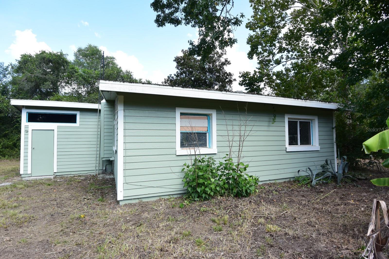 Listing photo id 23 for 2810 Van Buren Street