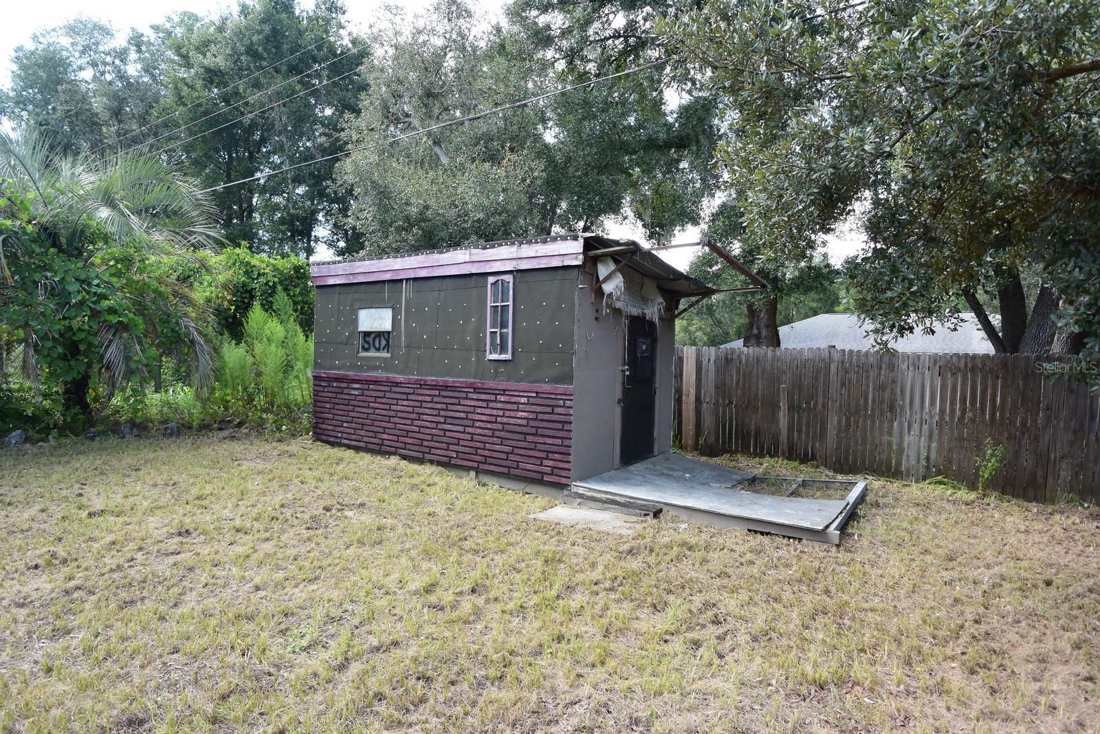 Listing photo id 24 for 2810 Van Buren Street