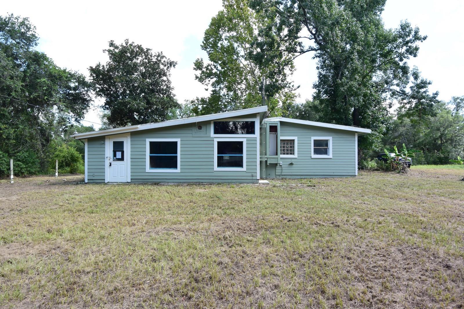 Listing photo id 25 for 2810 Van Buren Street