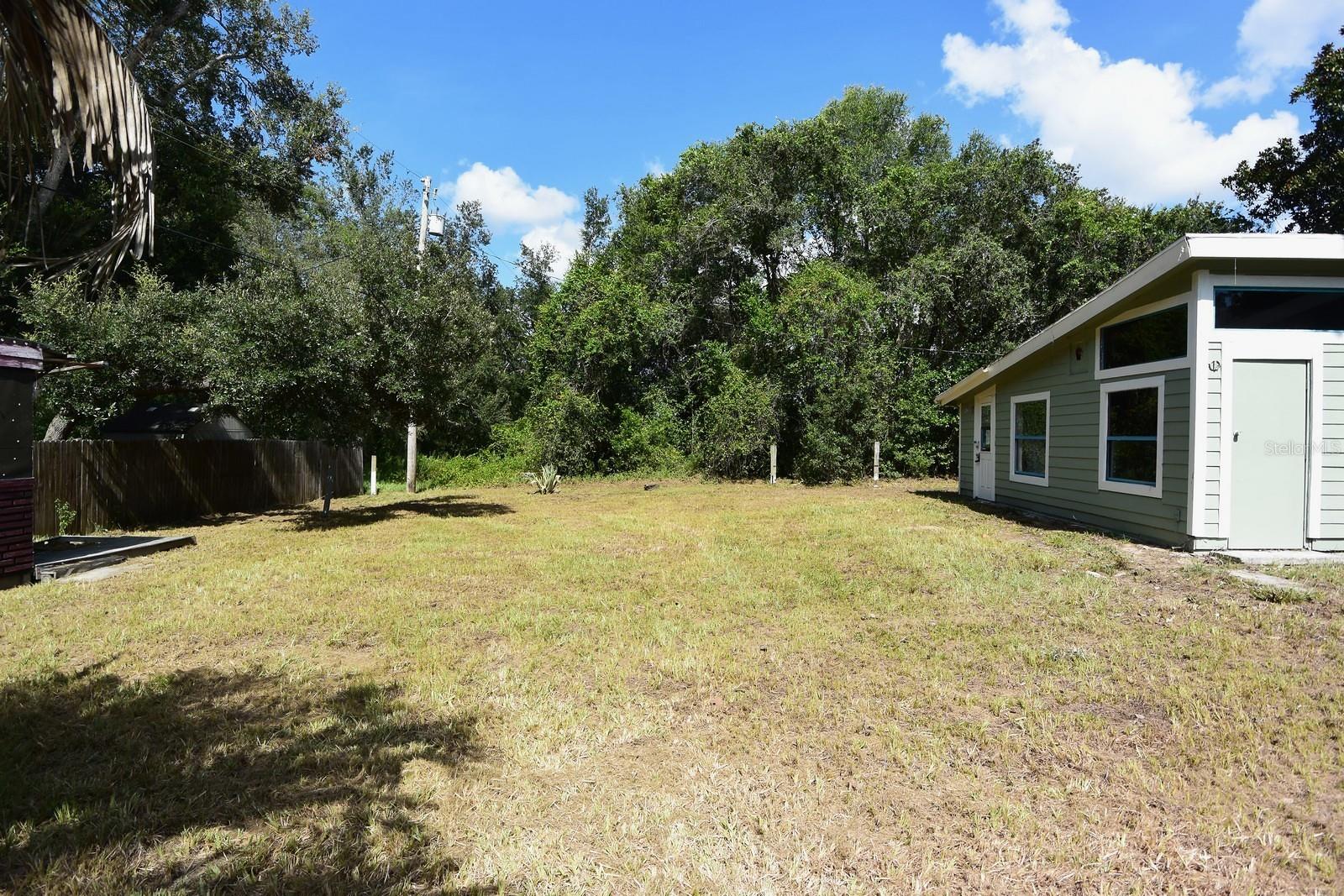 Listing photo id 27 for 2810 Van Buren Street