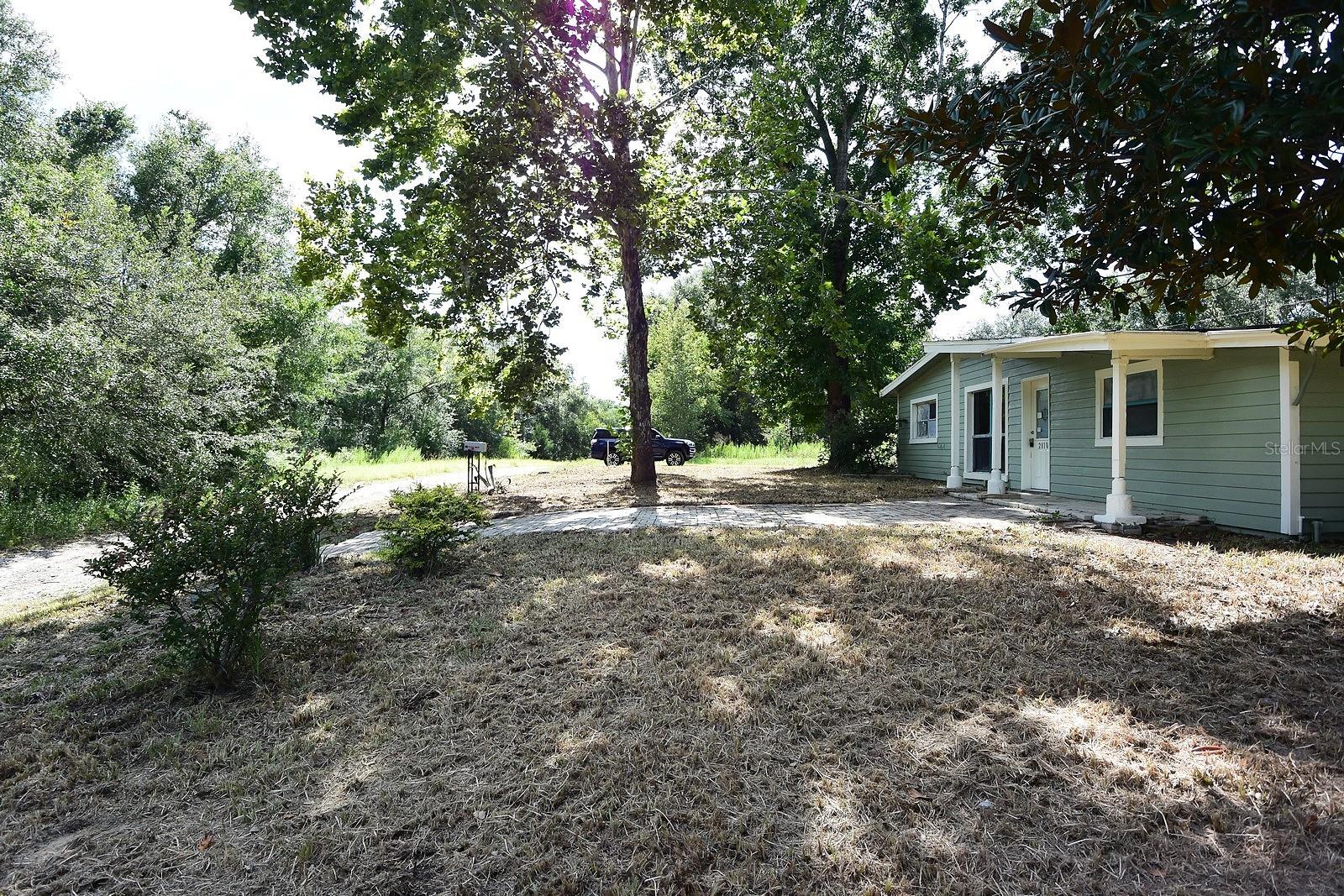 Listing photo id 32 for 2810 Van Buren Street