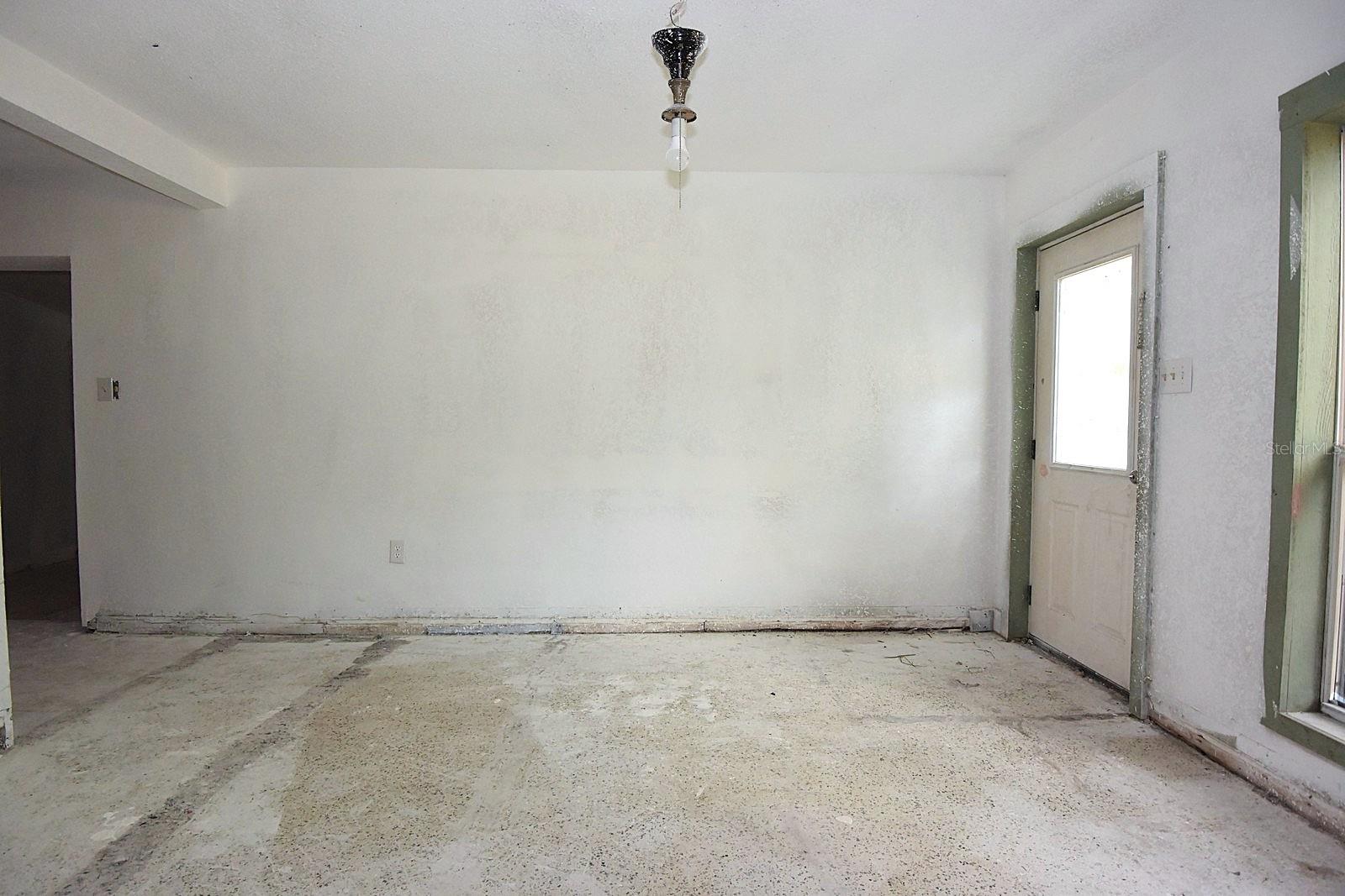 Listing photo id 3 for 2810 Van Buren Street