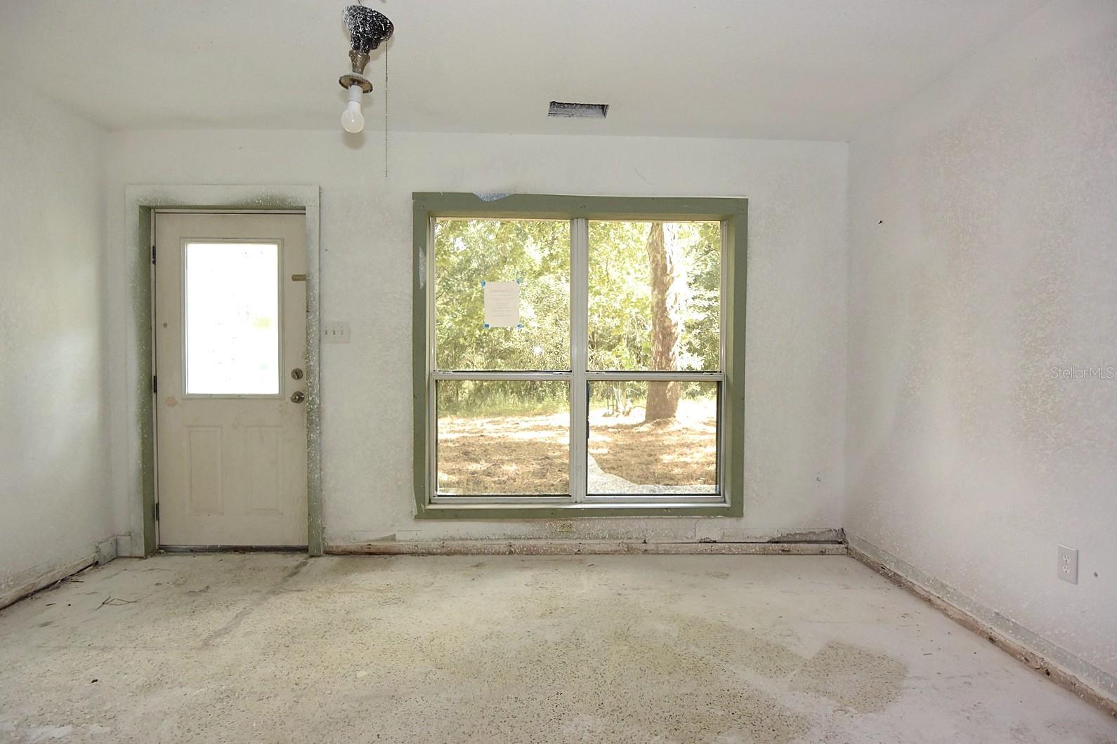 Listing photo id 4 for 2810 Van Buren Street
