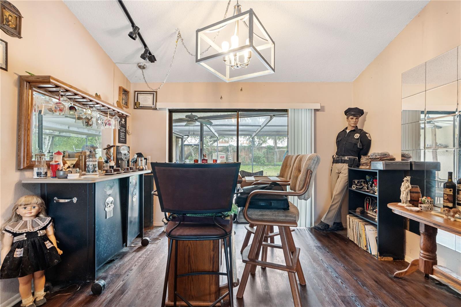 Image 11 of 31 For 4482 Plumosa Street