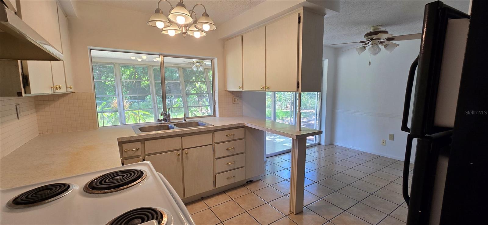 Listing photo id 8 for 3804 Beacon Square Drive