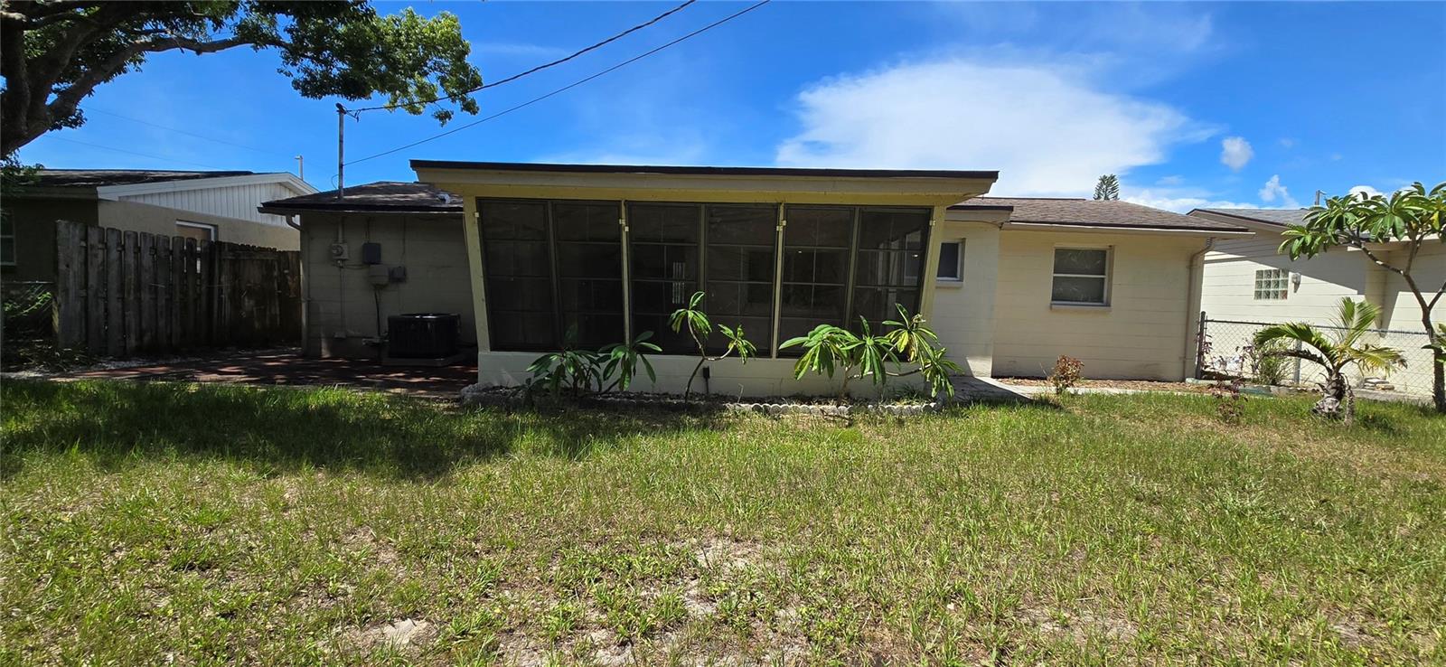 Listing photo id 12 for 3804 Beacon Square Drive