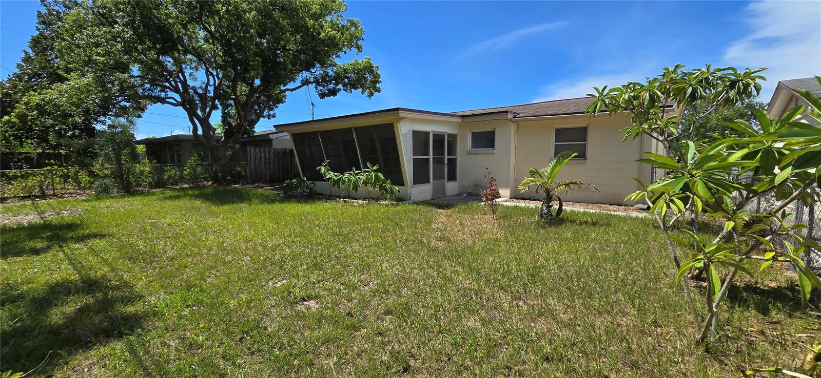 Listing photo id 13 for 3804 Beacon Square Drive