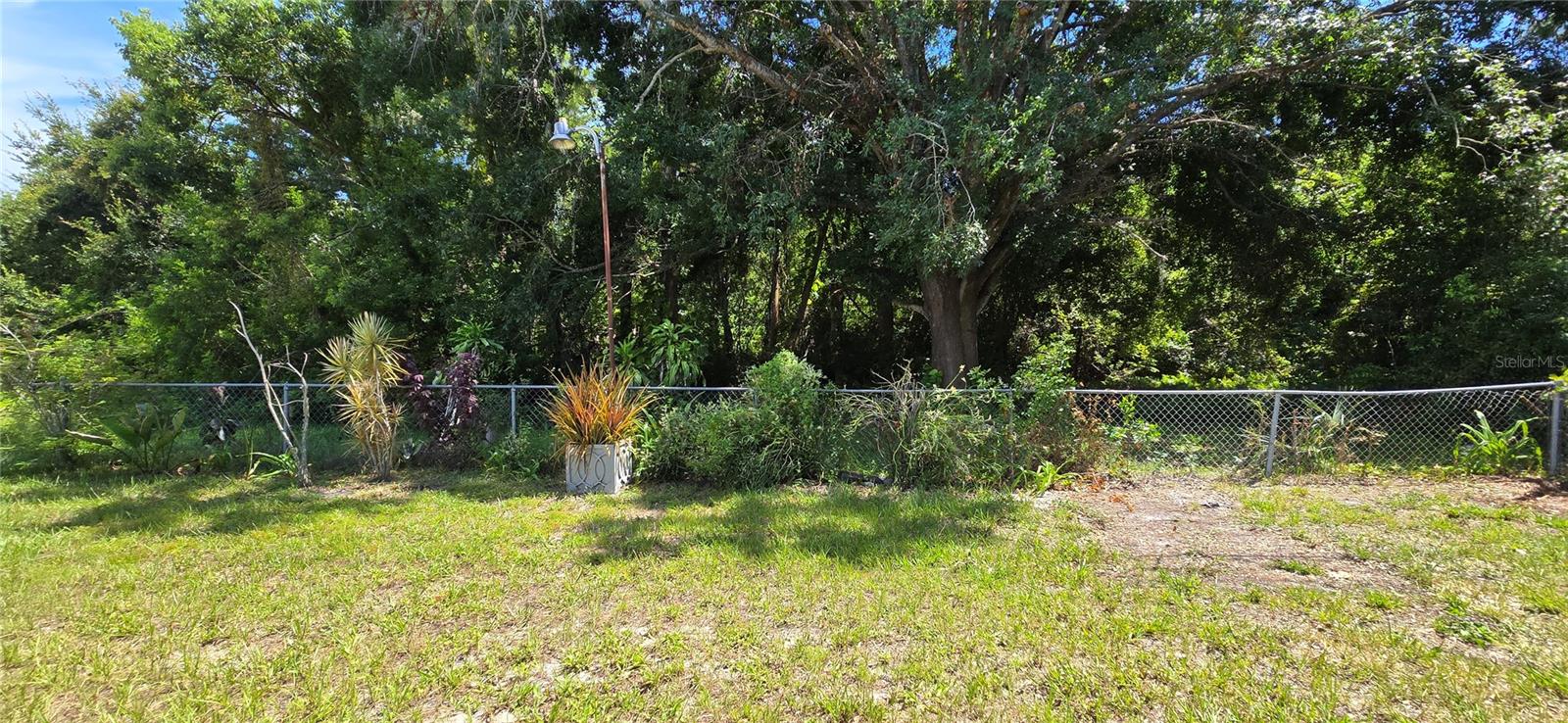 Listing photo id 14 for 3804 Beacon Square Drive