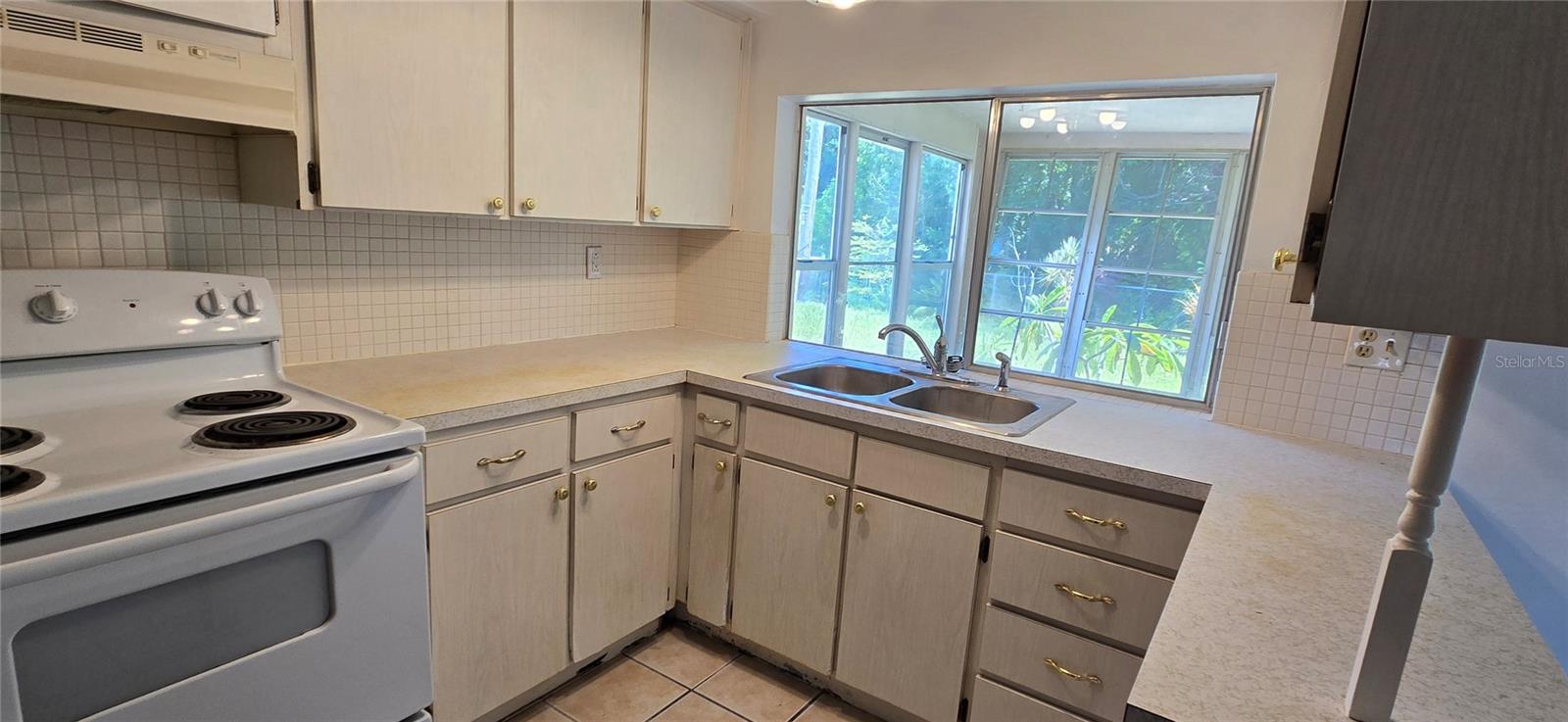 Listing photo id 7 for 3804 Beacon Square Drive