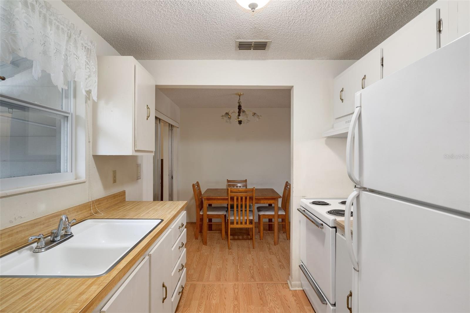 Image 15 of 36 For 9748 Bayside Court