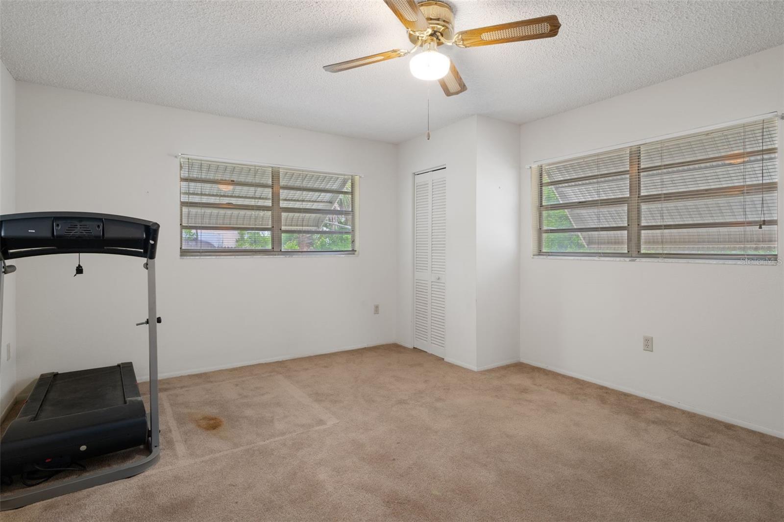 Image 17 of 36 For 9748 Bayside Court