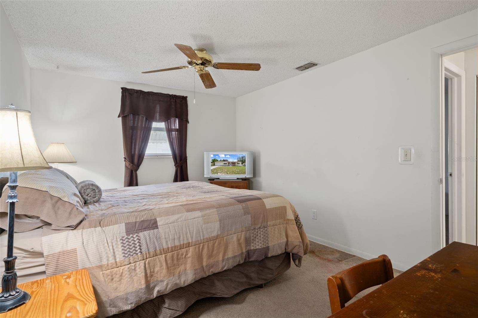 Image 19 of 36 For 9748 Bayside Court