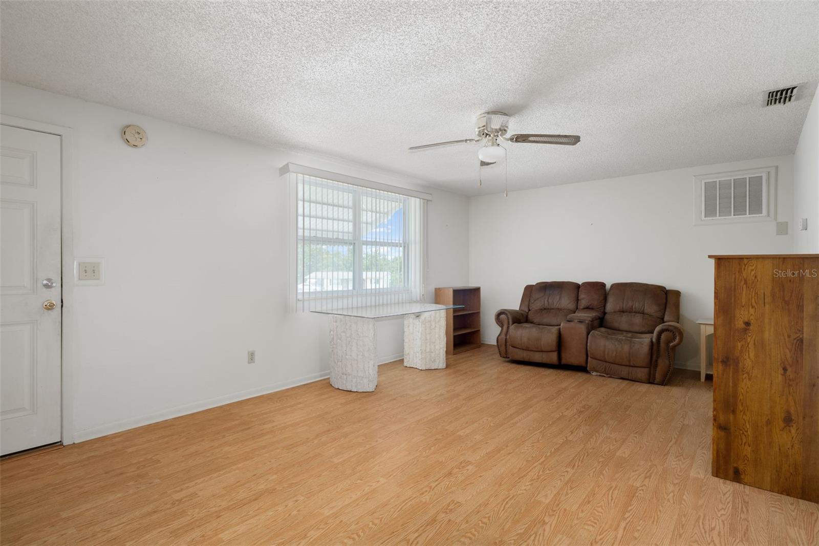 Image 8 of 36 For 9748 Bayside Court