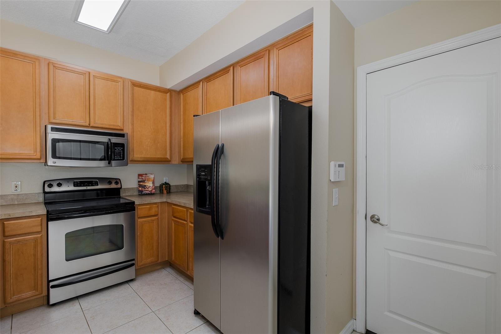 Image 11 of 81 For 8932 Iron Oak Avenue