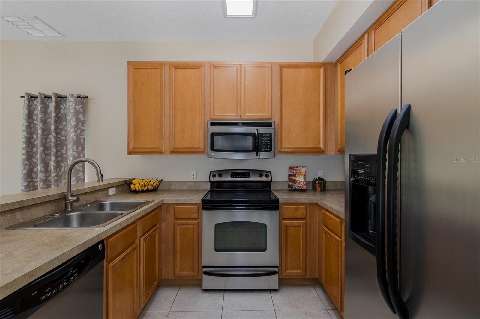 Image 12 of 81 For 8932 Iron Oak Avenue