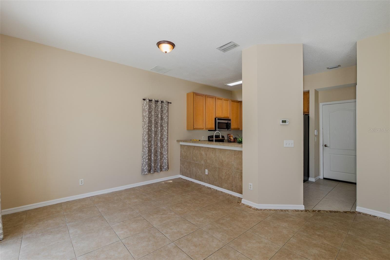 Image 15 of 81 For 8932 Iron Oak Avenue