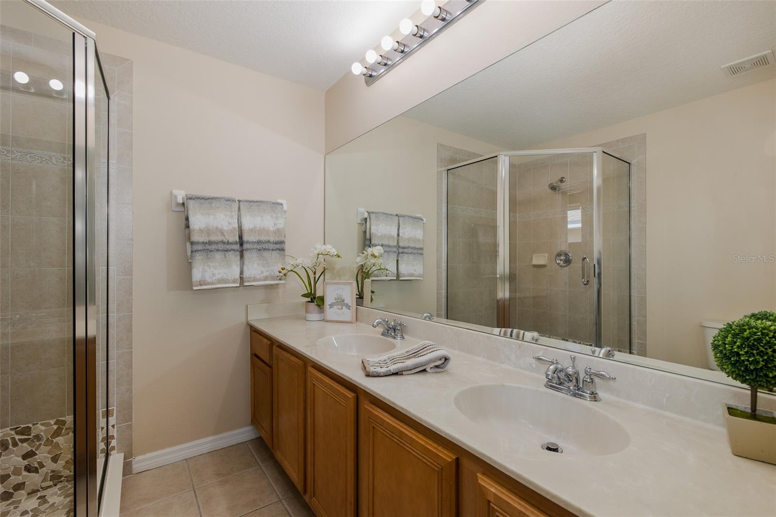 Image 32 of 81 For 8932 Iron Oak Avenue
