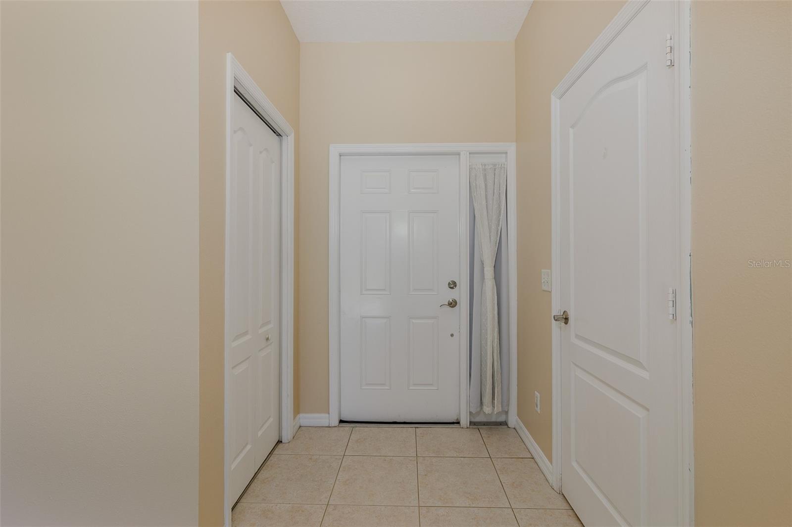 Image 5 of 81 For 8932 Iron Oak Avenue