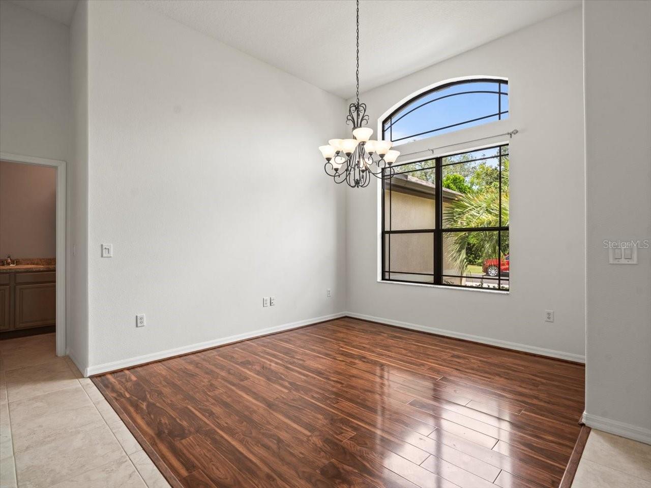 Listing photo id 8 for 9694 Southern Belle Drive