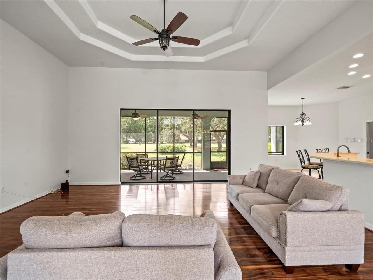 Listing photo id 12 for 9694 Southern Belle Drive