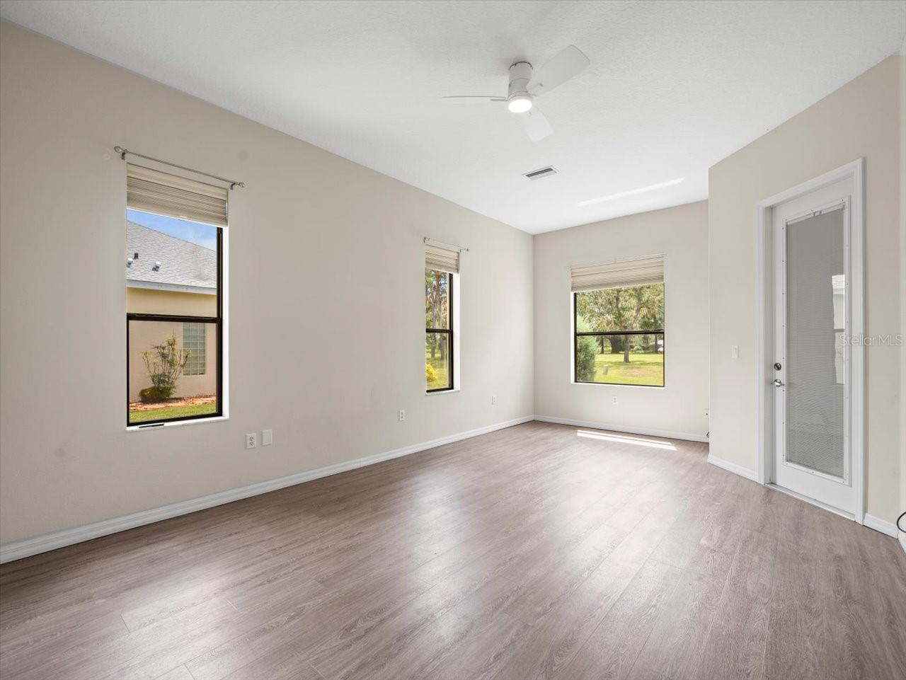 Listing photo id 16 for 9694 Southern Belle Drive