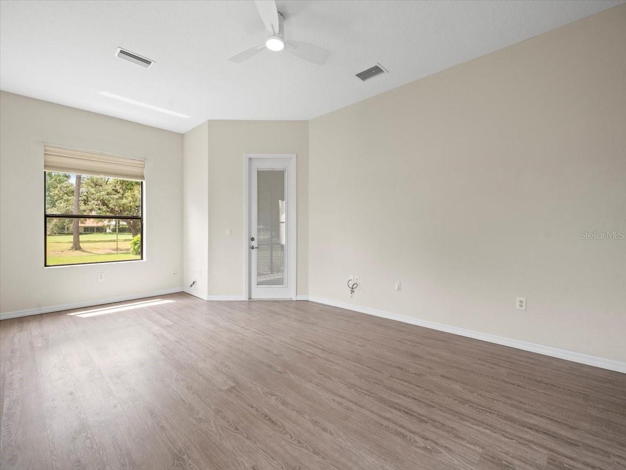 Listing photo id 17 for 9694 Southern Belle Drive
